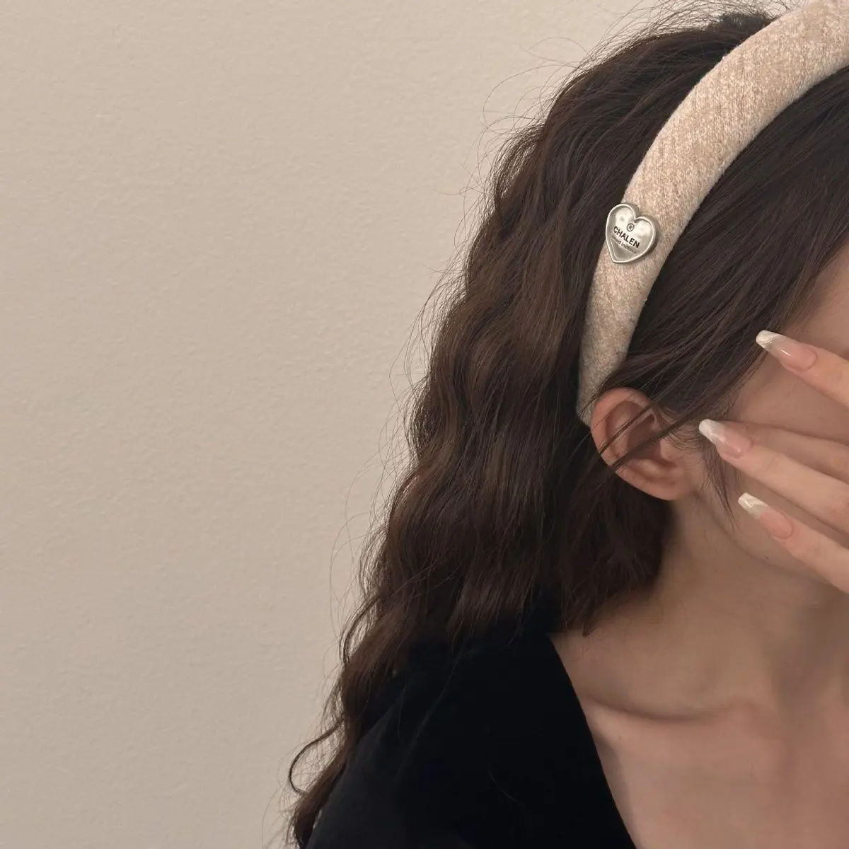 الفاخرة Y2K أفضل بائع واسعة النسيج عقال مع حلية معدنية القلب ، أنيقة اليدوية رسالة شعار إكسسوارات الشعر 1 قطعة 2025 العصرية