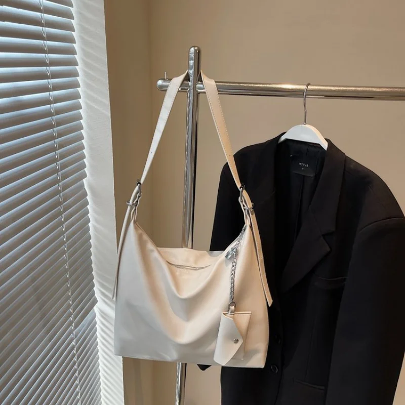 

Elegant Leather Classic Minimalist Clutch Bag For Women With Solid Color Letter Logo And Fashionable Designer Touch