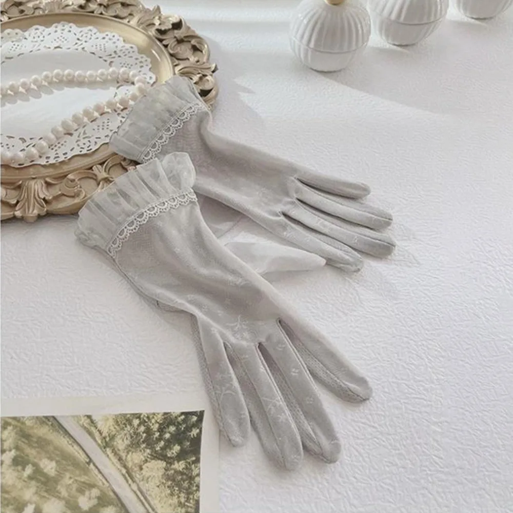 Cooling Breathable Touch Screen Gloves Anti Slip UV Protection Women Mittens Sun Protection Lace Thin Ice Silk Gloves Summer