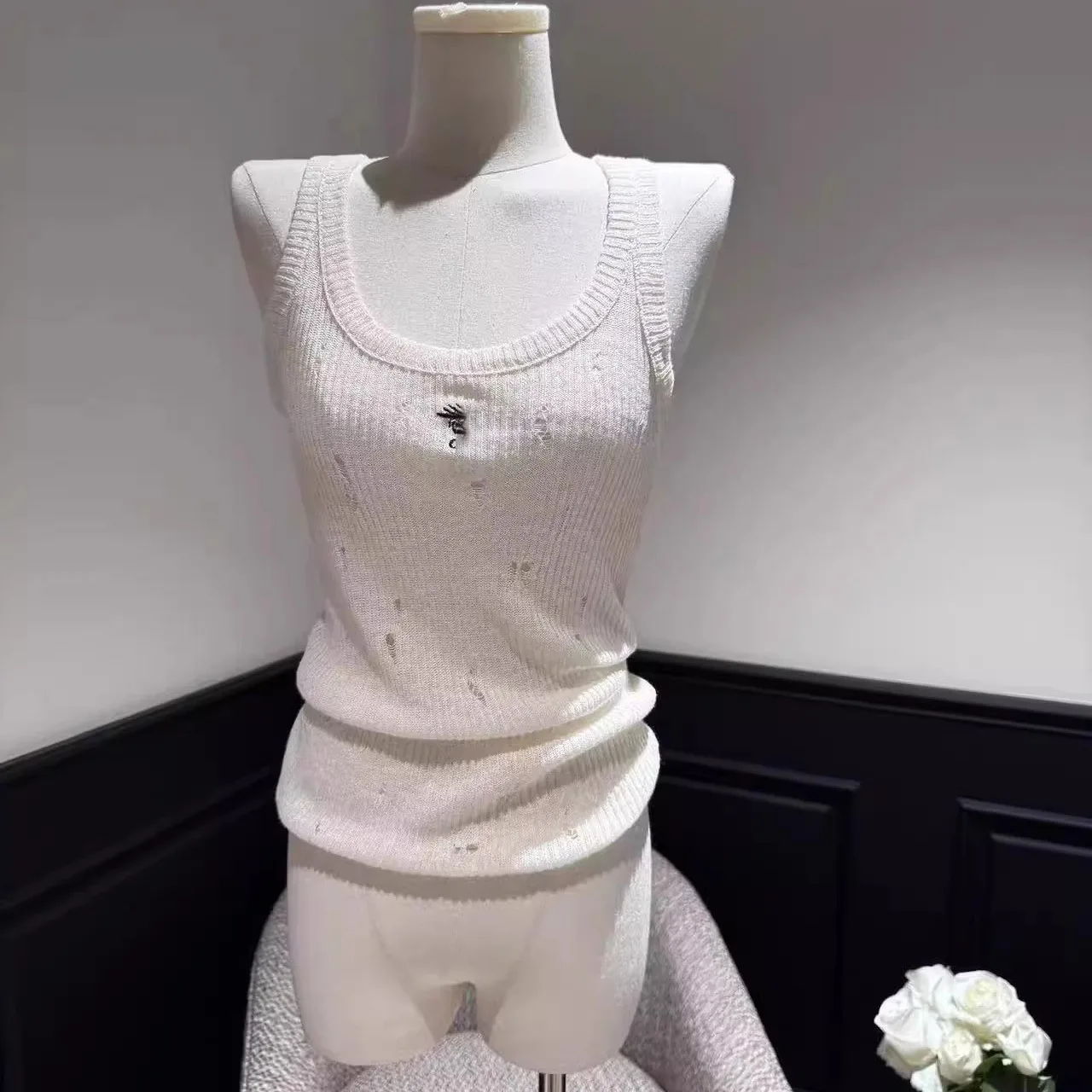 Soft Knitted Bee Embroidery Vest American Style Summer Outerwear Partner Hole Design Women's Regular Length Frock Vest