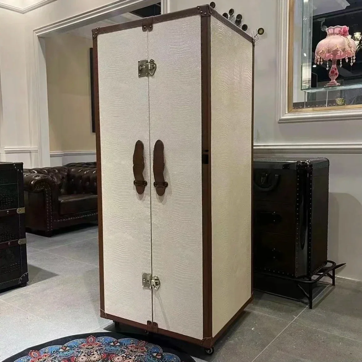American light luxury high-end mobile wine cabinet dining side cabinet wine rack retro medium and ancient style
