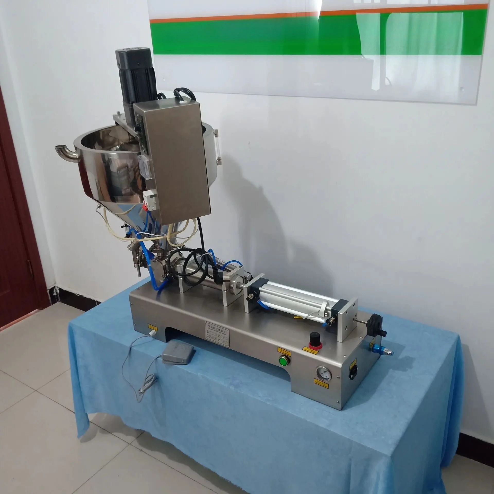 

Automatic Cosmetic Shea Butter Heating Mixing Custard High Viscosity Jar Paste Bottle Filling Machine