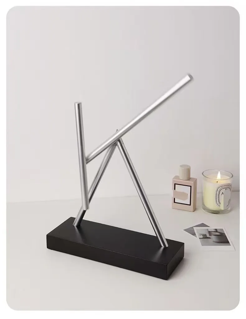 

Скульптура из качающихся палочек - алюминиевый сплав и деревянное основание, электрический привод, движение магнитным полем, диаметр 36 см, высота 38 см