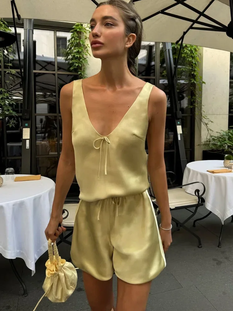 

Women's Satin Pink Lace-up Shorts Suit Fashion Deep V Neck Sleeveless Vest Loose Shorts Set Summer Casual Commute Streetwea