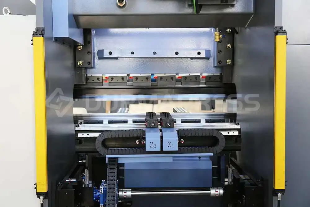 أداء مستقر رائجة البيع التميز الصحافة الفرامل 50T1600 DA53TX 6 + 1 محور الذي قيمة جيدة للمال