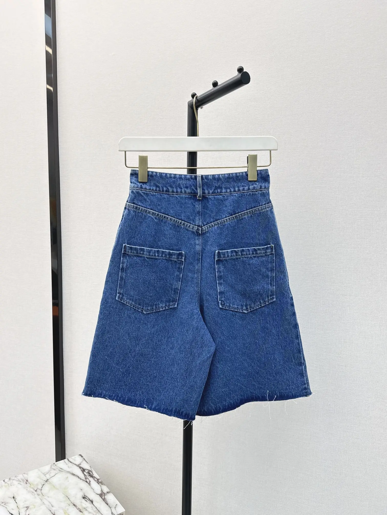 

New Women's Denim Shorts For Early Autumn 2024 Y2K Casual, Fashionable, Handsome, And Versatile Denim Shorts