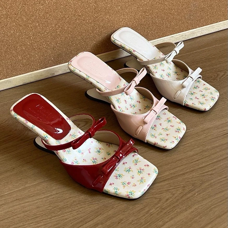 Nuove pantofole estive con tacco medio Décolleté con punta aperta e testa quadrata Sandali con zeppa con fiocco rosa fiore per le donne Scarpe slip on Indossare sandali