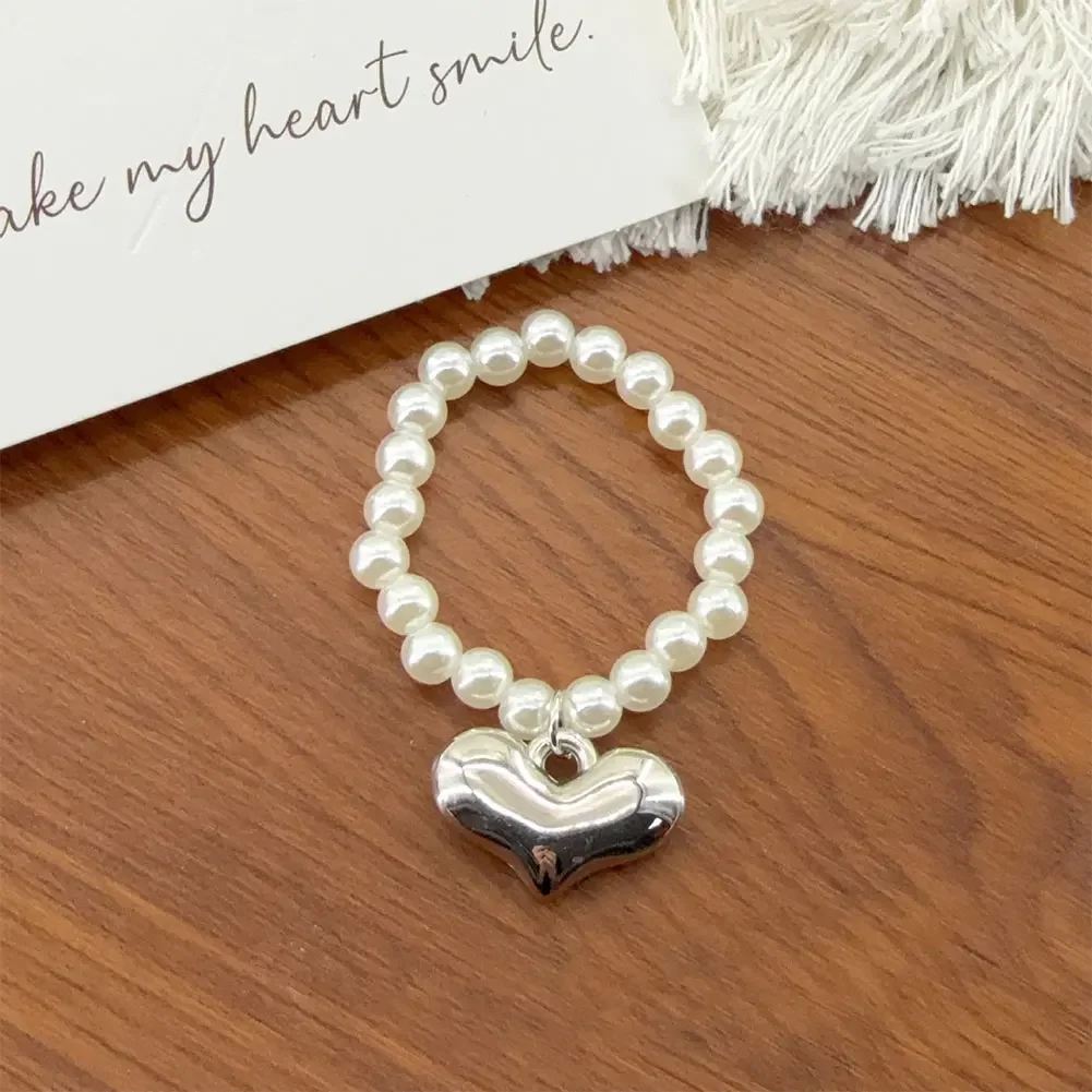 Per Mini Labubu Accessori pendenti Collane di perle a forma di cuore per Labubu V4 Pin per accessori per vestiti per bambole serie Love