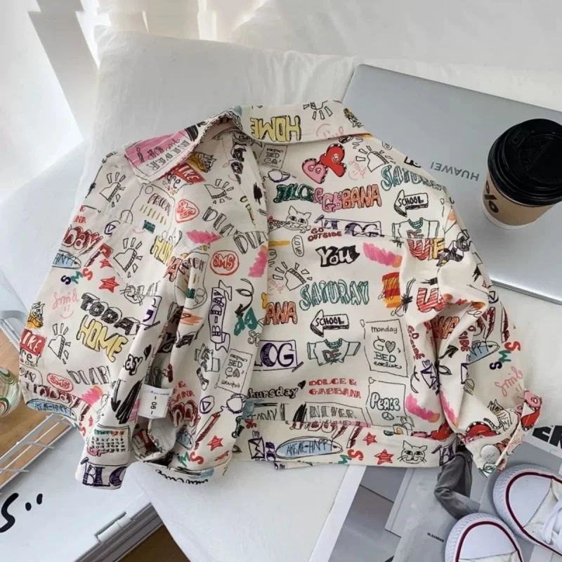 Верхняя одежда для мальчиков, рубашка, рубашка, новинка 2024, весенний джинсовый топ с граффити, подарочная одежда на День защиты детей от 2 до 8 лет, одежда