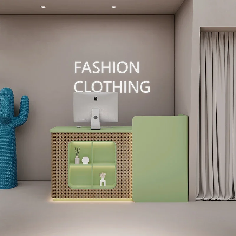 

Простой магазин женской одежды в японском стиле, стойка регистрации из ротанга, небольшая стойка для магазина одежды