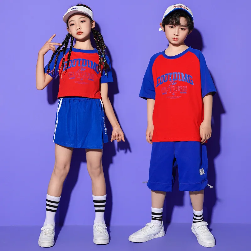 The opening ceremony of the elementary school sports meet, the clothing set for the class, the children's cheerleading performan