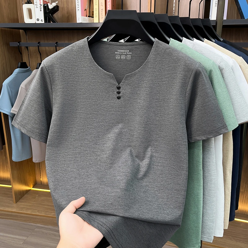 Herren-T-Shirt mit kurzem Arm und V-Ausschnitt, atmungsaktiv, bequemer Stoff für ganztägigen Komfort, lässiger Stil und Alltagskleidung. – Detail 7