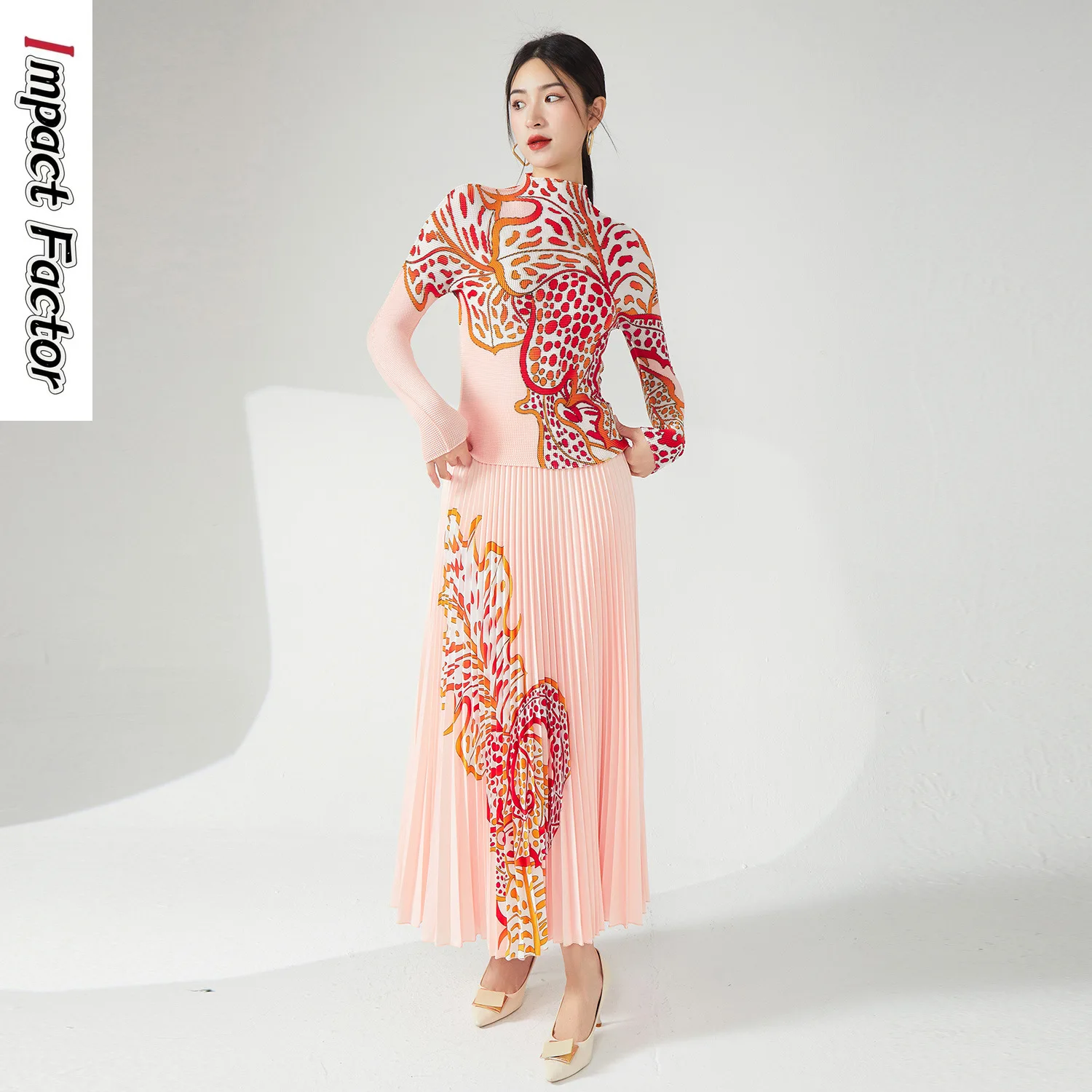 

Popular Women's Clothing Temperament, Half High Neckline Slim Fit T-shirt Top, Printed Half Skirt Pleated Two-piece Autumn Set