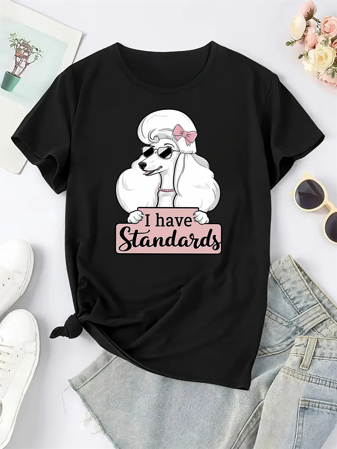 تي شيرت نسائي أنيق برقبة دائرية وأكمام قصيرة، رسم بودل أبيض، قميص رياضي كاجوال، بوليستر محبوك، مناسب لجميع المواسم