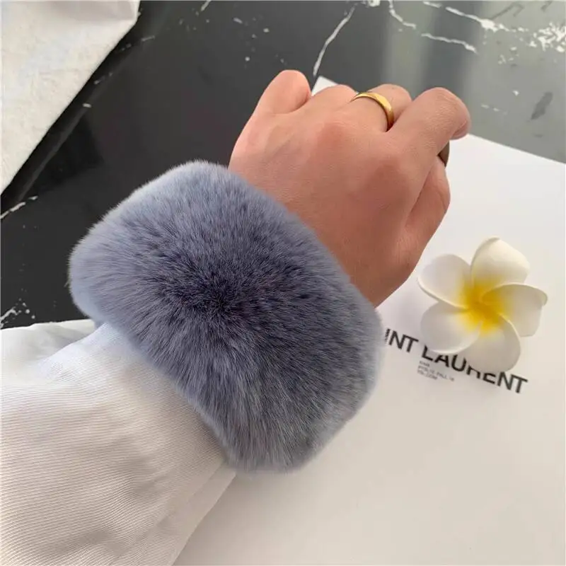 Polsini in vera pelliccia di coniglio Inverno Simpatico anello in peluche Bracciale Scaldabraccia in pelliccia di moda Polsini in pelliccia di coniglio di alta qualità Vendita calda Scaldapolsi