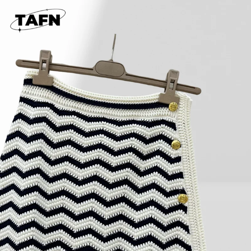 تنورة صيفية محبوكة بنمط مموج باللونين الأبيض والأسود: مجموعة تنورة نسائية كاجوال مع TopAG3119 عصري