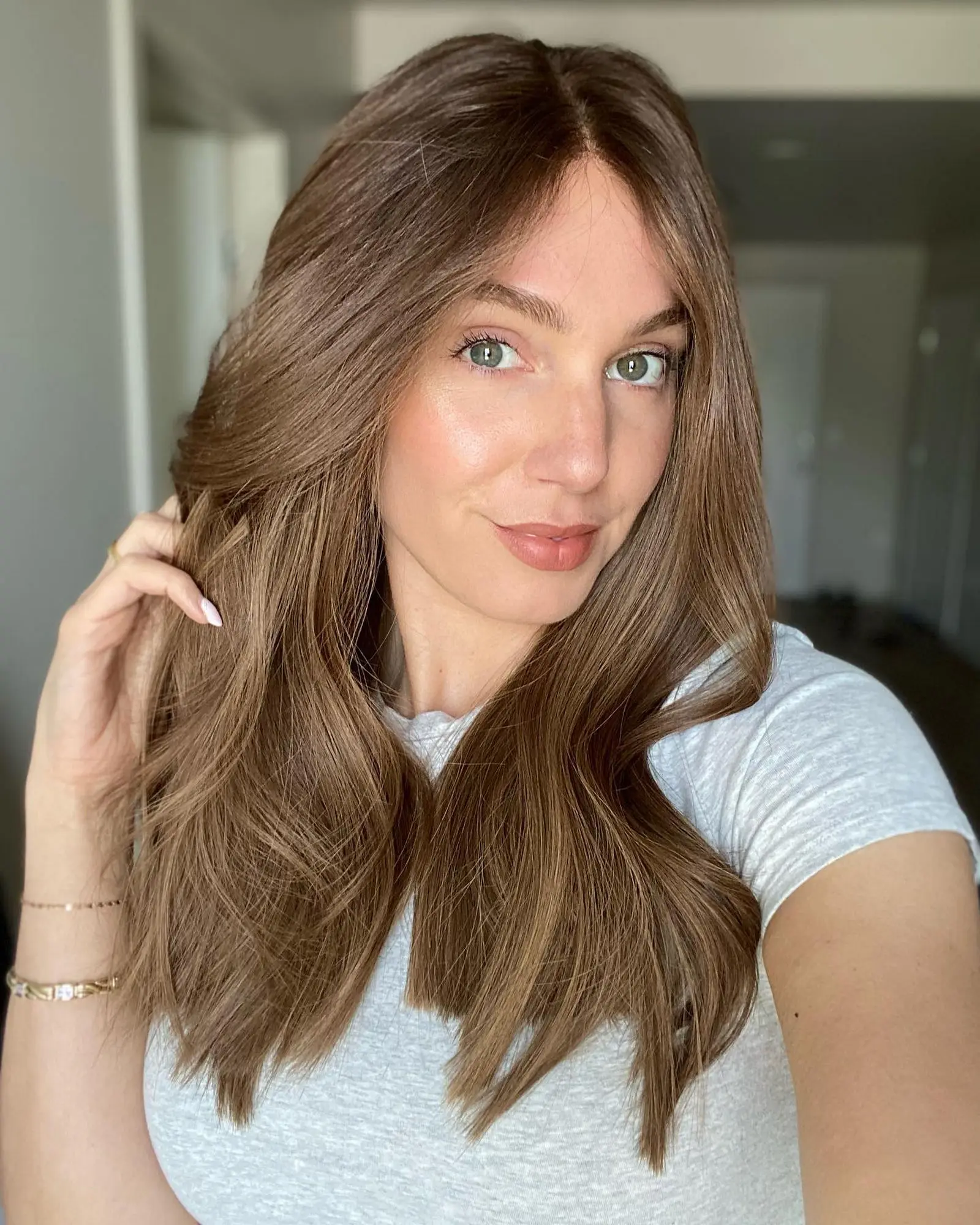 Parrucca con radici ombre marroni medie calde di vendita superiore Parrucca senza colla Wear and Go Parrucche frontali in pizzo sintetico con onda del corpo di media lunghezza