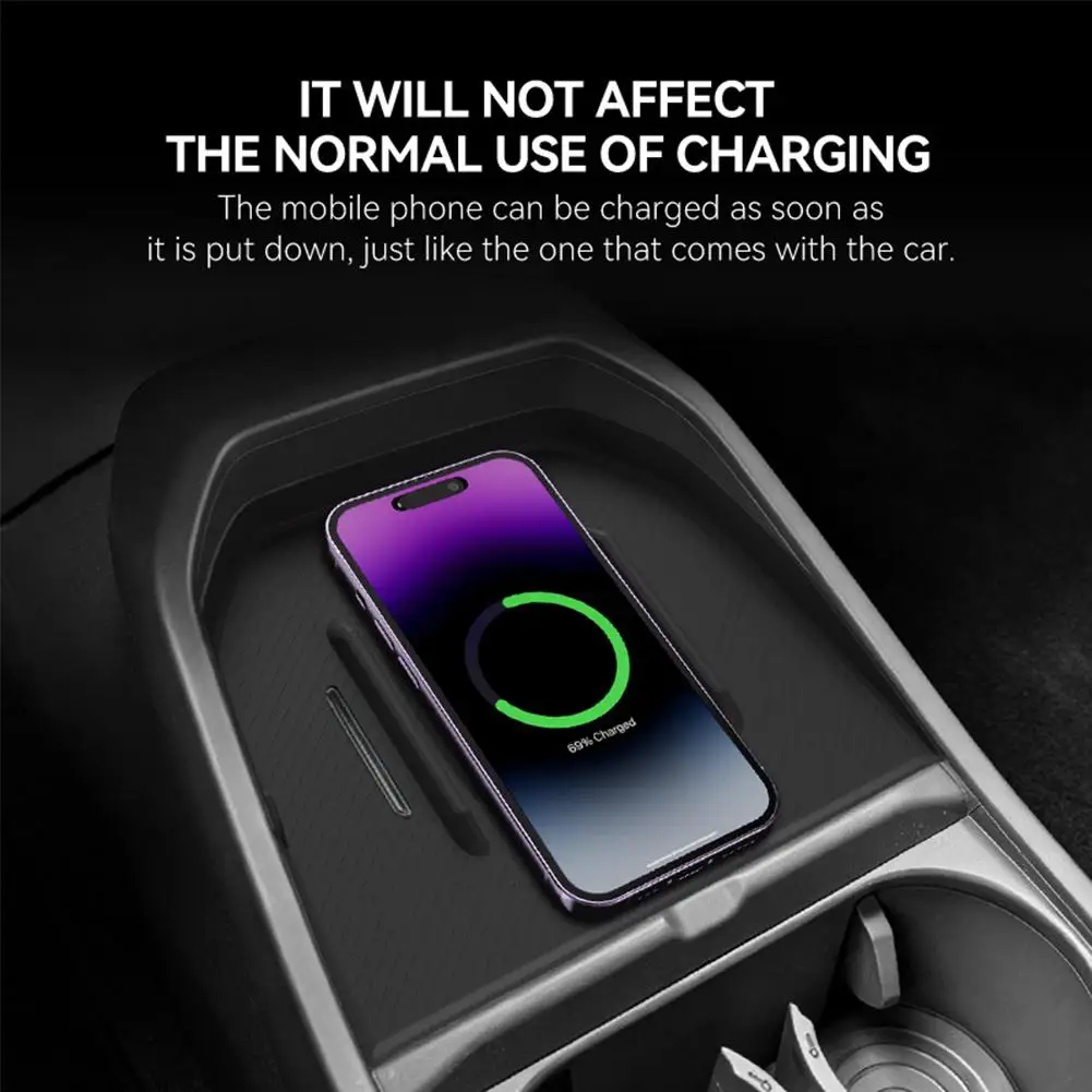 キアEV3 2024-2025用 ワイヤレス充電パッド 車内アクセサリー 自動車用携帯電話滑り止め充電マット 保護パッド