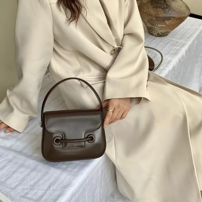 

Korean Exquisite Korean Spring Summer Commuter Small Sqaure Bag Vintage Luxury Glossy Leather Leisure Women Pack Popular Bags