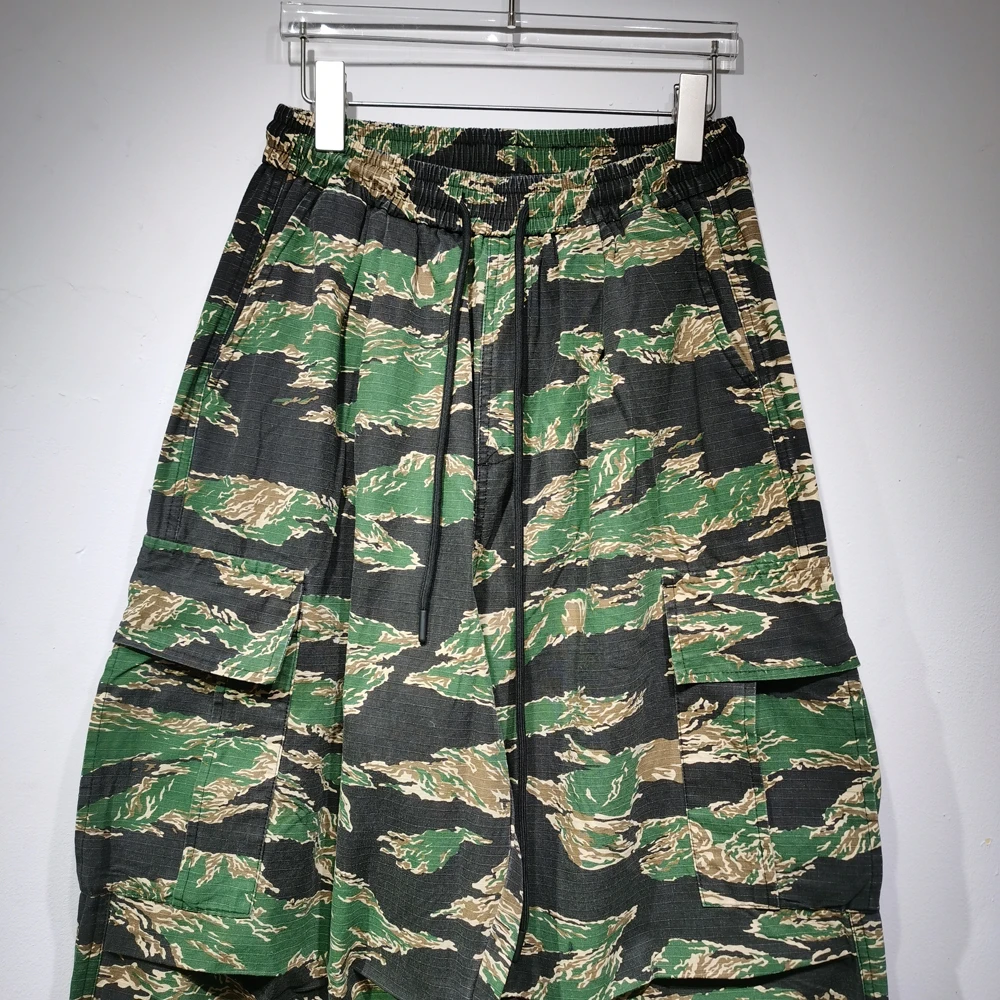 ストリートウェア ワイドレッグ パッチワーク 迷彩 カーゴパンツ メンズ レディース オーバーオール パラトルーパーパンツ アメリカンレトロ ルーズ ストレートレッグ