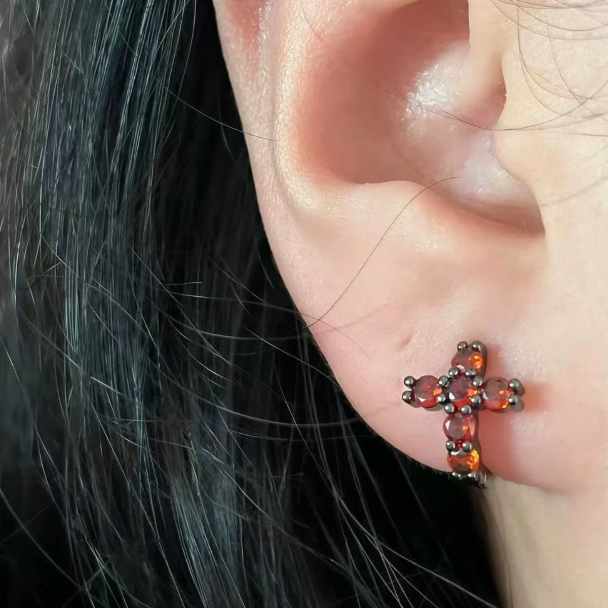 الظلام نمط الخفافيش هوب استرخى أقراط للنساء الأحمر الزركون الصليب الأذن العظام مسمار الغضروف ثقب الأقراط مهرجان هدية #4