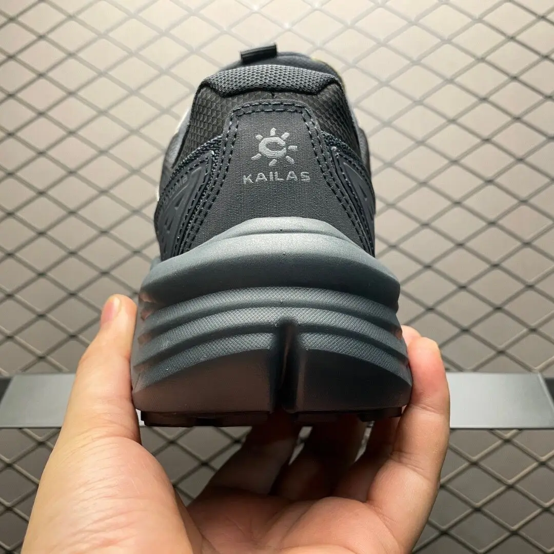 

2025 new hot sale men's trend breathable low-top sports shoes shock absorption wear-resistant lightweight running shoes