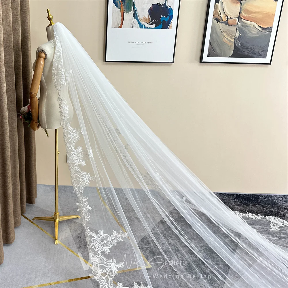B حجاب زفاف كاتدرائية براقة مع حافة مزينة بالدانتيل العاجي المذهل ومشط أنيق طرحة زفاف طويلة فاخرة للعروس