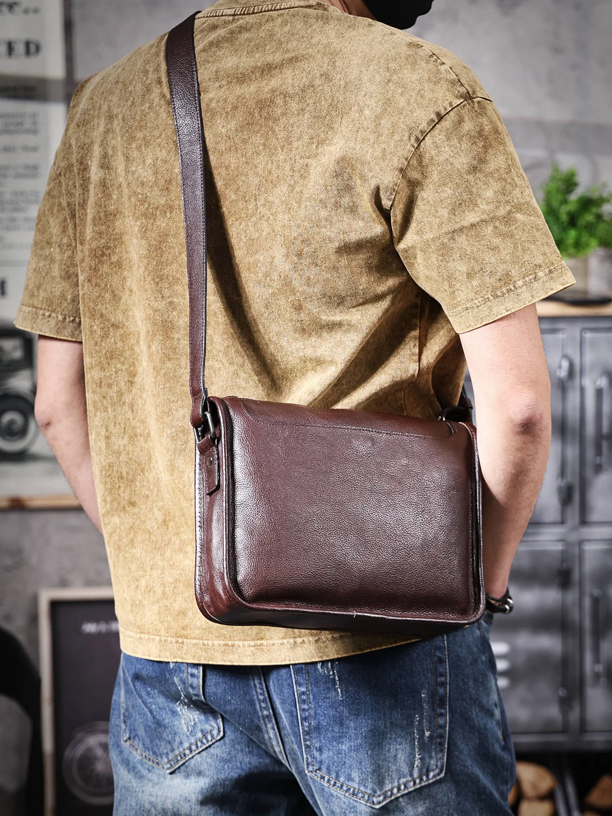 PNDME simple vintage high quality genuine leather men crossbody bag outdoor casual soft vegetable tanned cowhide shoulder bag