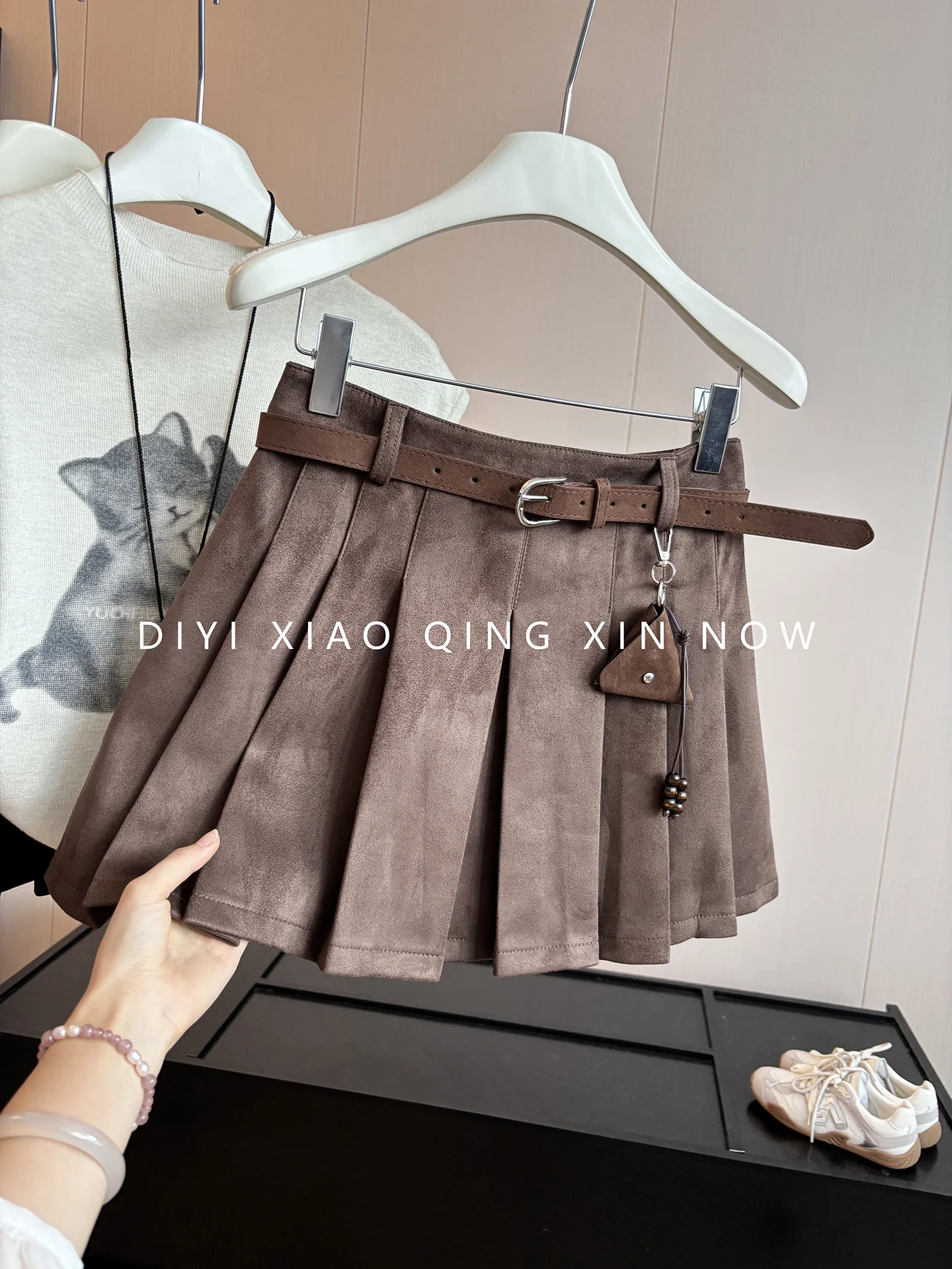 High Waist A-Line  Skirt Women's Early Autumn New Style Retro Anti-Light Suede Pleated Skirt College Style Short Skirt