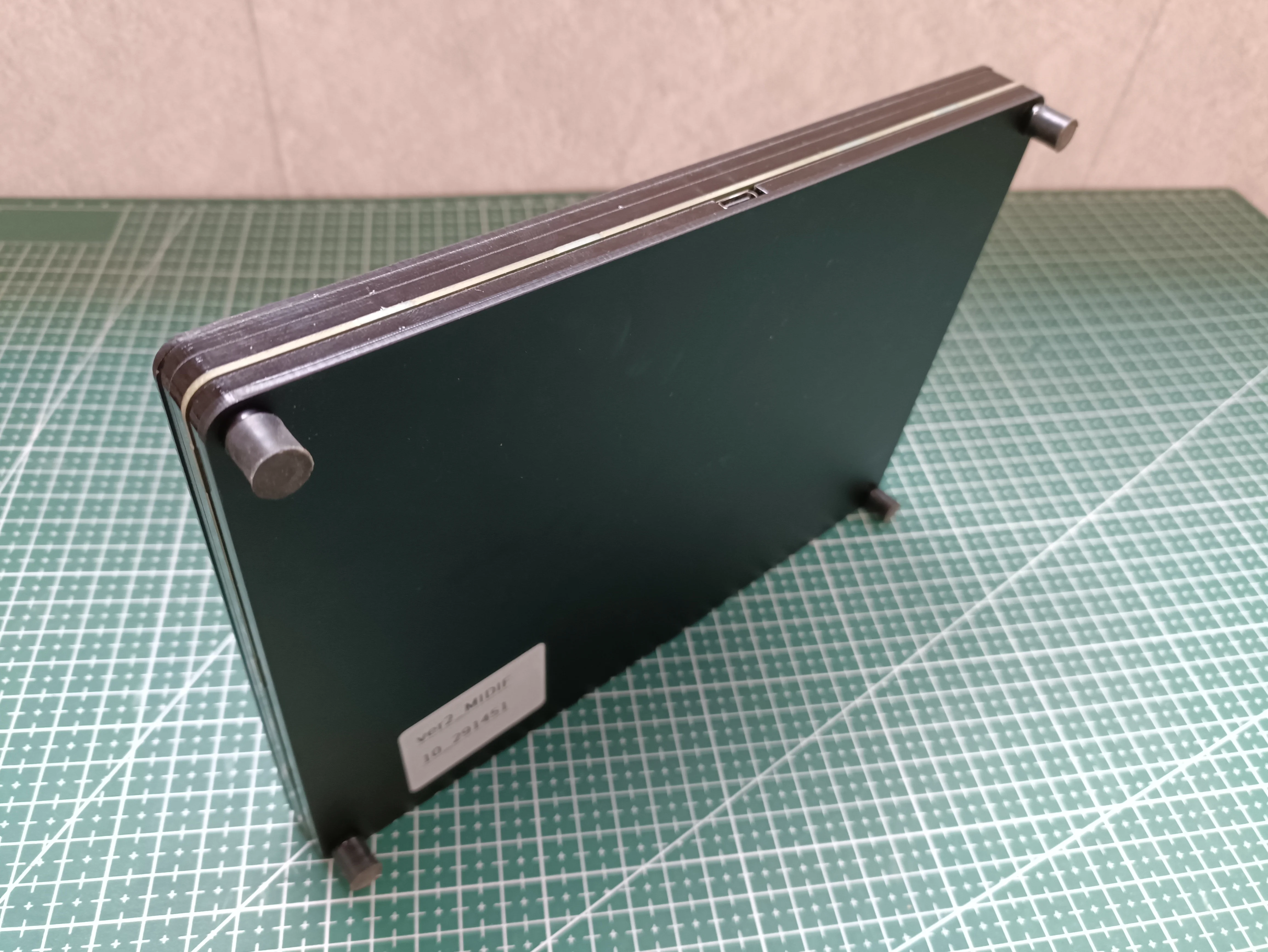 10-Wege-Fader kann CC-Informationen anpassen. USB-Schnittstelle. Musik-Host-Software mit MIDI-Controller USB