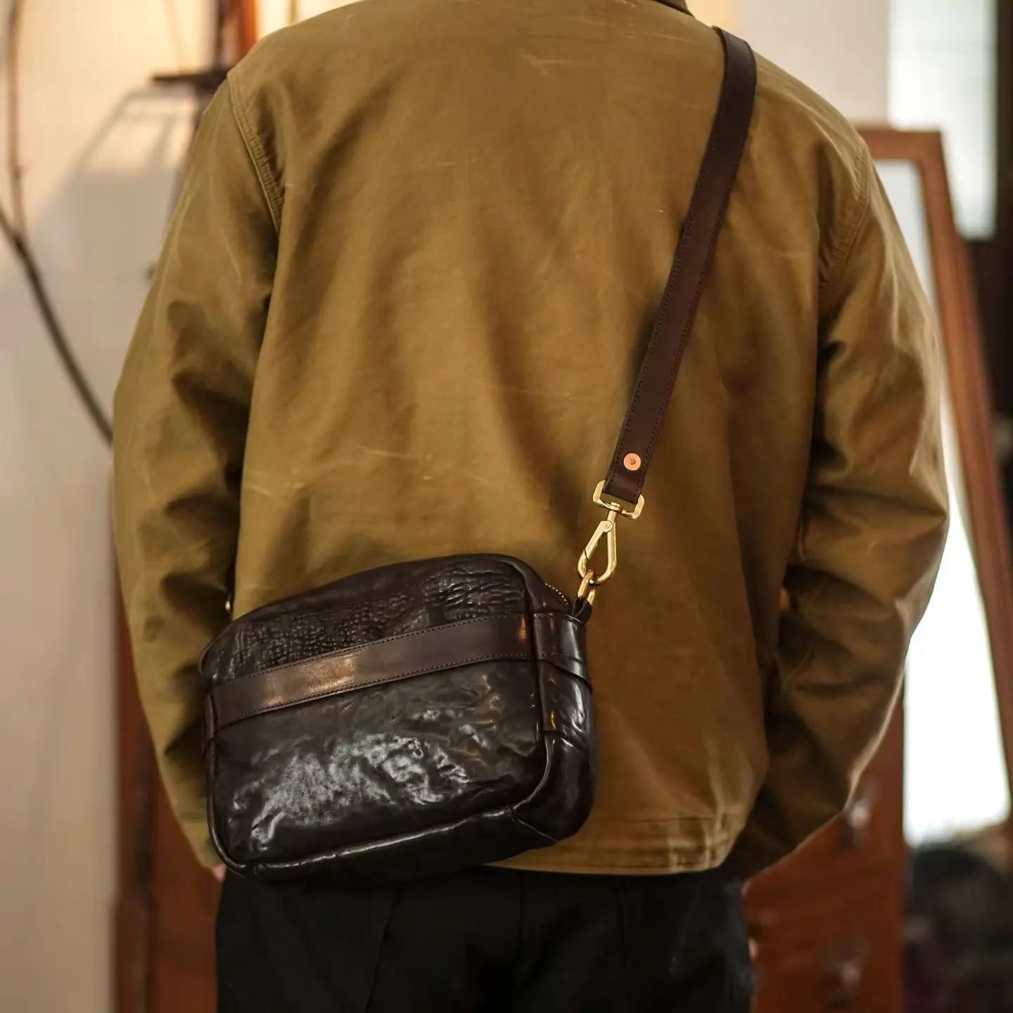 fashion vintage designer handmade padded genuine leather men's crossbody bag casual luxury real cow leather shoulder bag