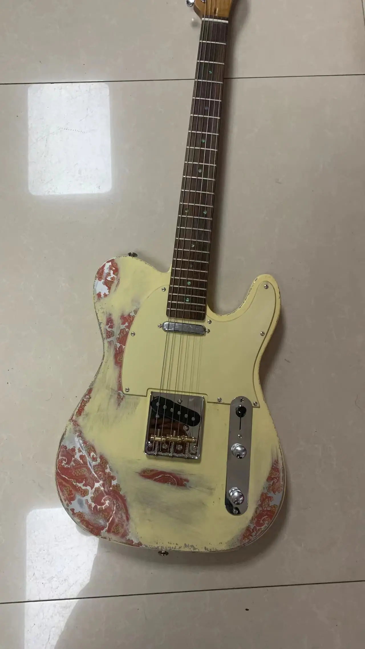 From China factory manufacturing, high-grade imitation old model 6 string electric guitar, special stickers, support customizati