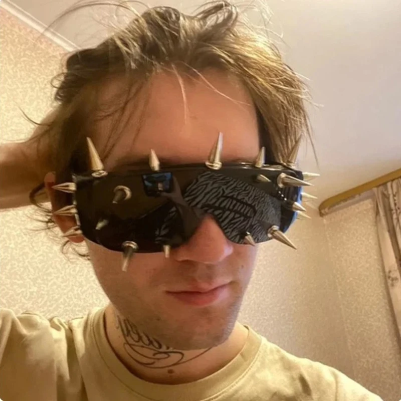 

Fashion Black Cyberpunk Studded Sunglasses Futuristic Cool Full-frame Glasses UV Protection Rivets Sunglasses Gift for Unisex