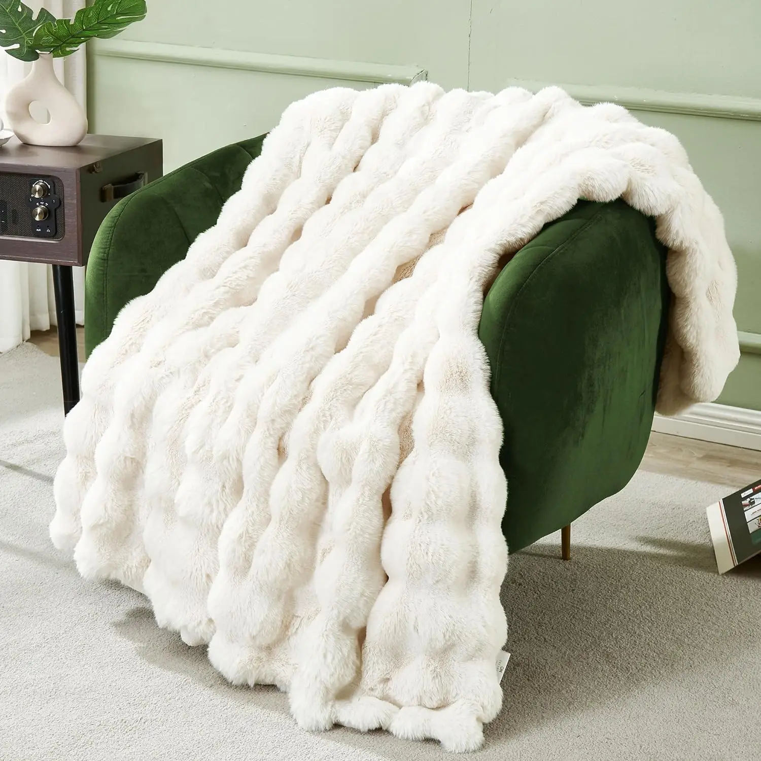 Soft Thick Fuzzy Faux Rabbit Fur Throw Blanket for Couch Sofa Reversible Plush Warm Fleece Fluffy Blanket Luxury Furry Blanket