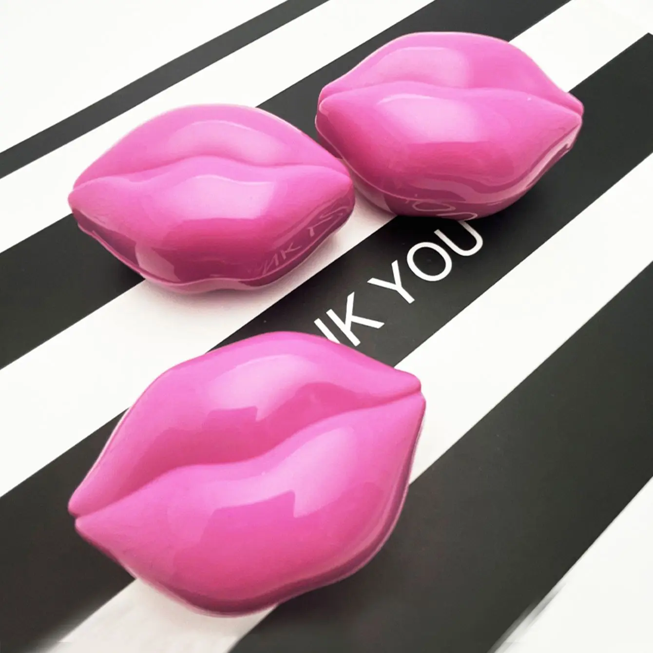 10g  Empty Plastic Cosmetic Makeup Jar Pots Sexy flame-lip shape  Bottles Eyeshadow Cream Lip Balm Container