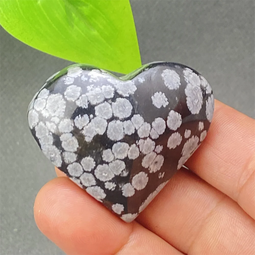 

Natural Mineral Snowflake Obsidian Heart Shape Hand-polished love Home Decoration Ornaments