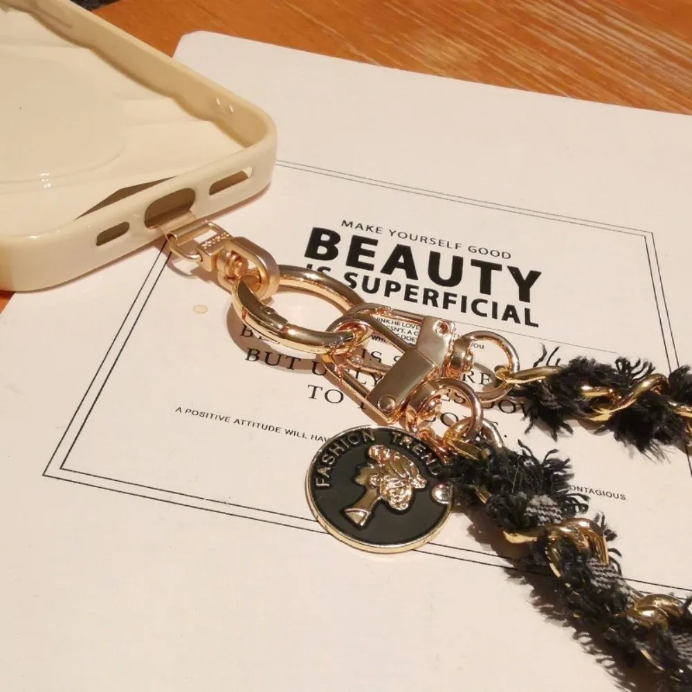 

Fashionable Pendant Mobile Phone Strap Pearl Metal Chain Cell Phone Chain Short Handheld Mobile Phone Lanyard New Year Gift