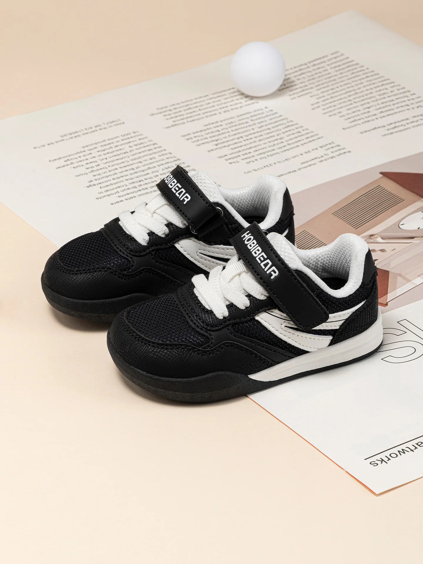 HOBIBEAR Kleinkinder-Sneaker mit breiter Passform, Klettverschluss, minimalistischer Sneaker aus Kunstleder und Mesh-Patchwork – Detail 13