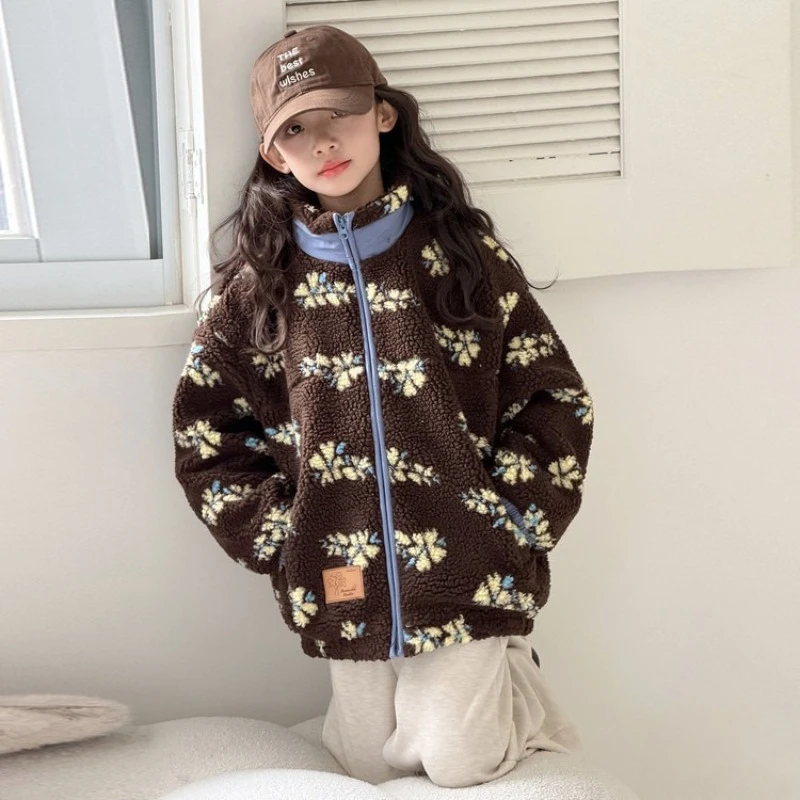 خريف/شتاء 2025 معطف دافئ جديد عصري للأطفال سميك ومطبوع بألوان محظورة وياقة واقفة #1