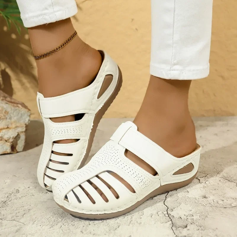 المرأة الصيفية ‌ الصنادل 2025 ريترو مغلق تو المرأة النعال في الهواء الطلق جولة تو أسافين النعال النساء عادية جوفاء النعال الرومانية