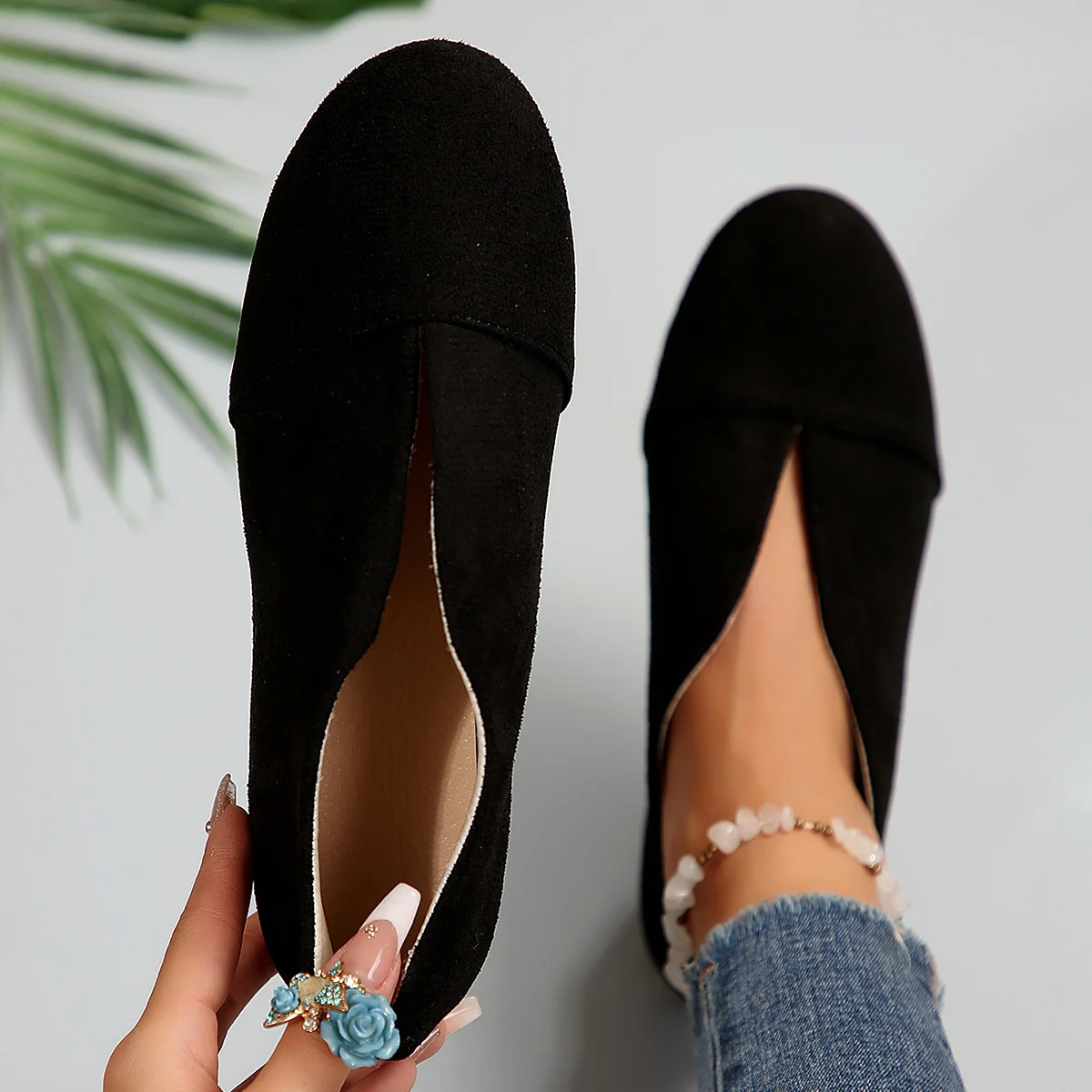 Plus-Size-Damen-Slipper aus Wildleder, V-Ausschnitt, runde Zehen, weich und bequem, lässig, für den täglichen Gebrauch, zum Spazierengehen, in verschiedenen Farben erhältlich. – Detail 21