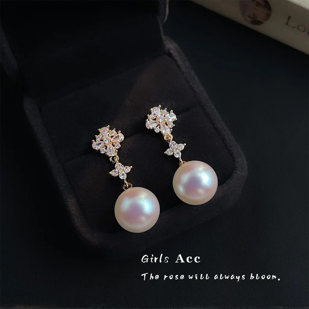 

French Chic Shining Pearl Earrings OL Career Zircon Flower Rhinestone Stud Earrings Luxury Crystal Jewelry for Women Fashion