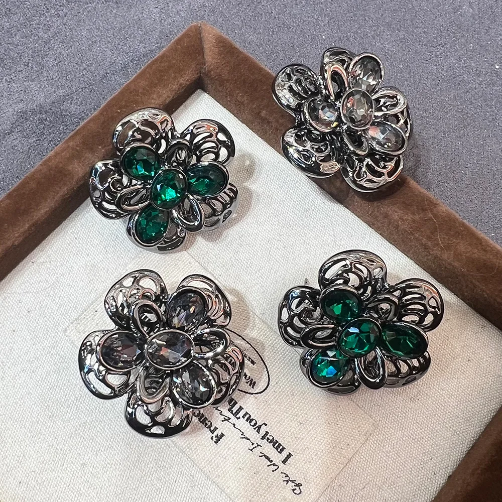 French retro medieval flower earrings Hong Kong style advanced light luxury niche design temperament versatile earrings are popu