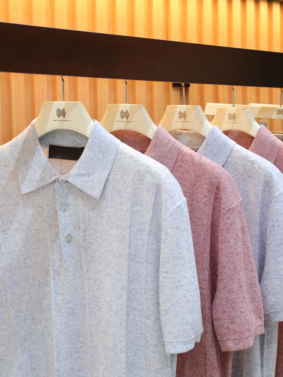 

Итальянская люксовая трикотажная рубашка из льняной смеси с коротким рукавом, летняя коллекция 2025, модный городской стиль, свободный крой, ощущение прохлады, мужская одежда