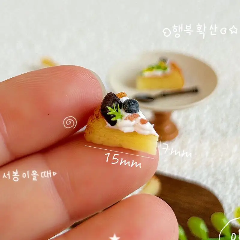 1Pcs Doll House Kitchen Furniture Accessories 1/12 Dollhouse Miniature Basque Cake Bread DIY Dessert Mini Food Cream Dessert
