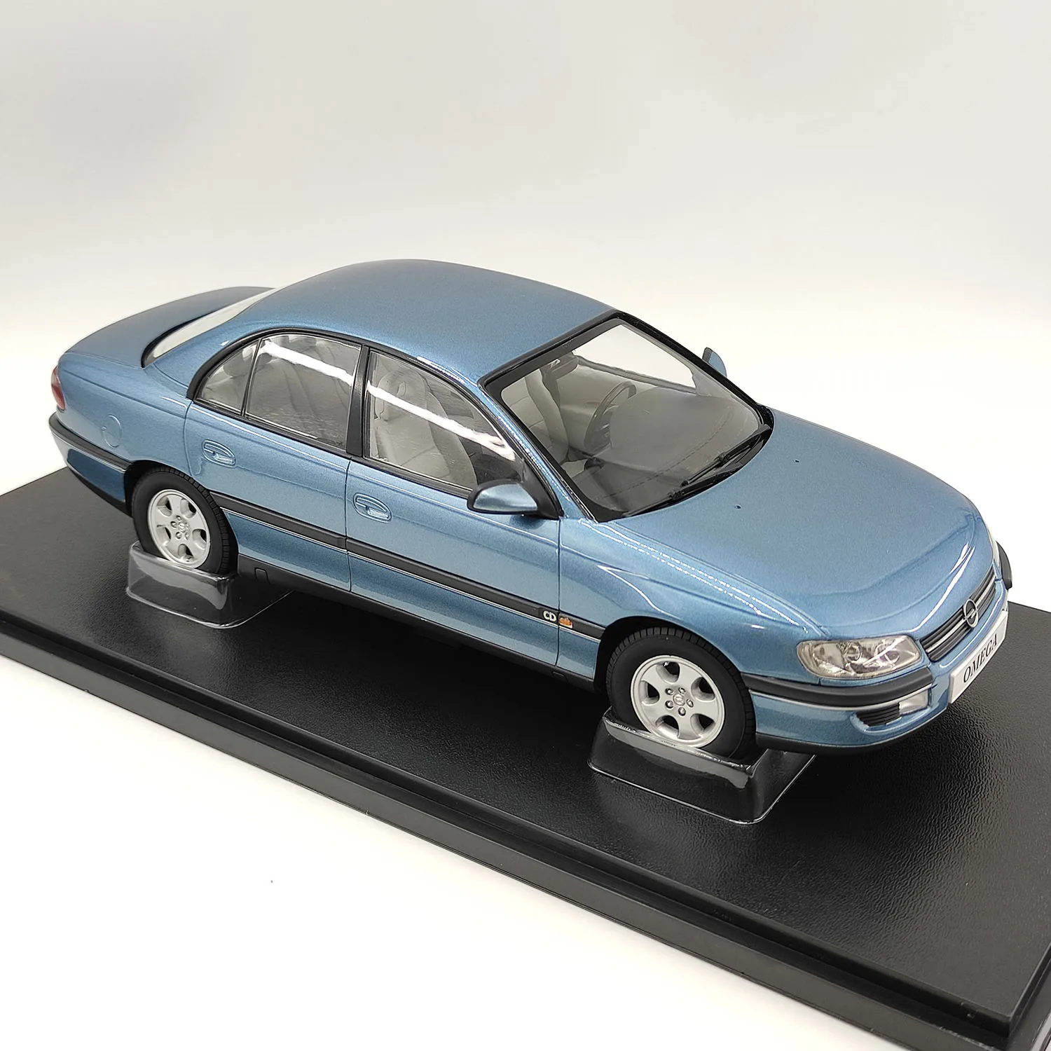 

Triple 9 1:18 Scale Ferrari 330 TRI 1962 Sky Blue Alloy Car Model