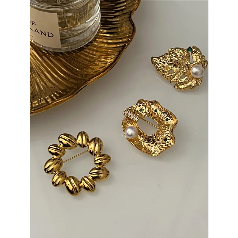 Brass With 18K Retro Real Baroque Pearl Brooches Women Jewelry Punk Party T Show Gown Runway Trendy  Korean Japan Israel