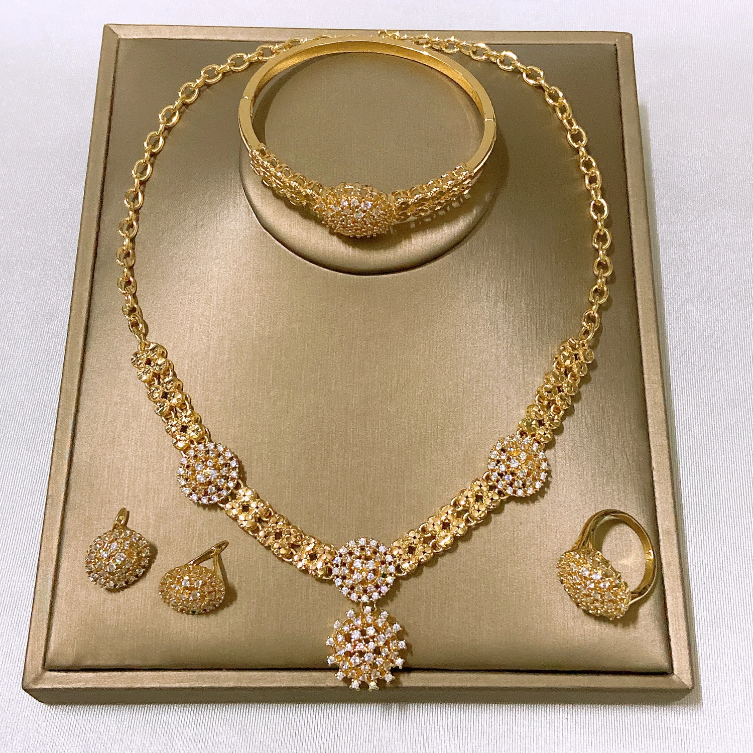 

Yulaili Gold Plated Crystal Inlaid Flower Design 4 Pieces Jewelry Set Necklace Earrings Bracelet Ring for Wedding Party HM25025