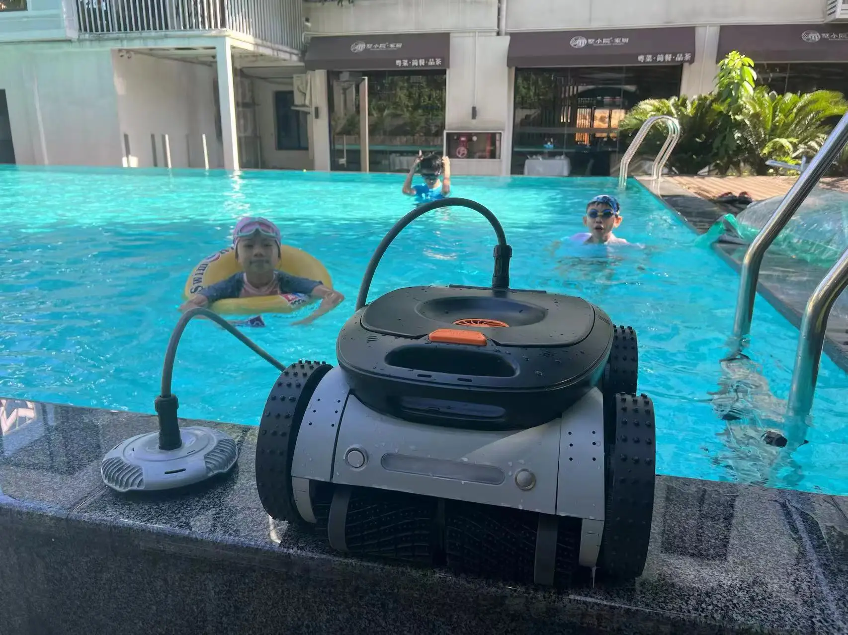 2024 Swimming pool cleaning equipment accessories swimming pool vacuum cleaner swimming pool automatic robot cleaner