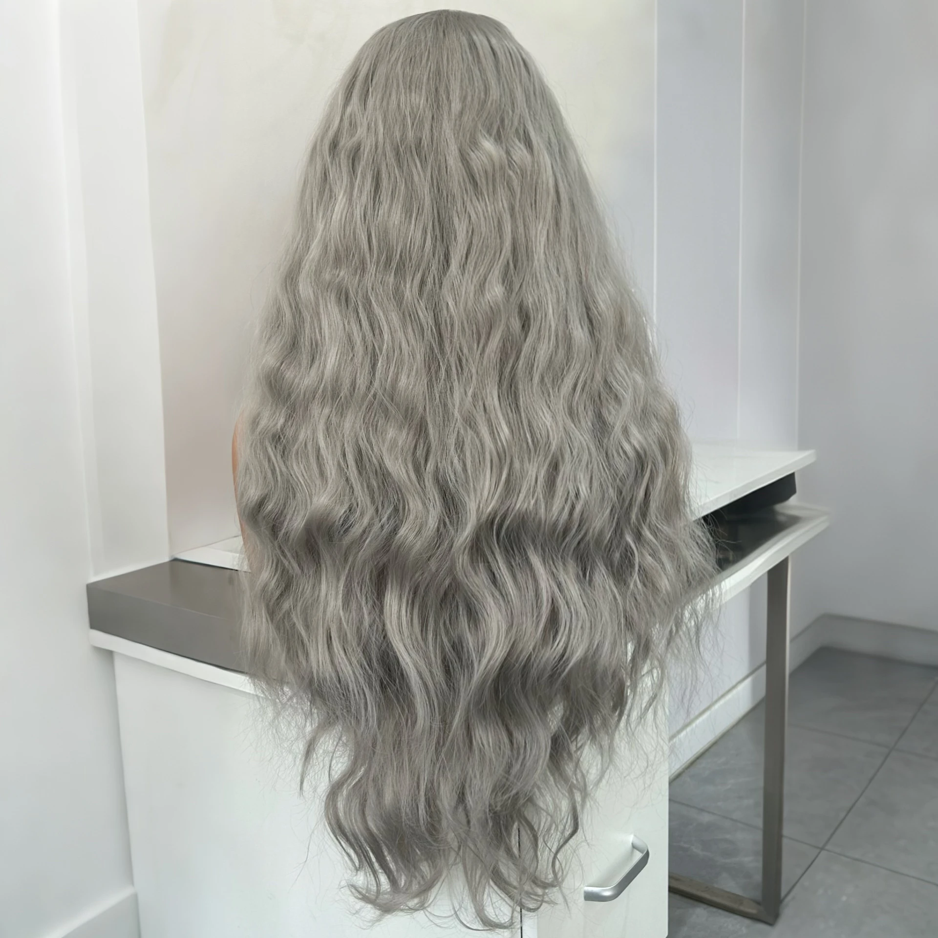 فضي رمادي موجة طبيعية طويلة متموجة مجعد الاصطناعية الدانتيل الجبهة الباروكات للنساء جزء مجاني قبل قطعها موجة المياه الرمادي الملونة الباروكات #5